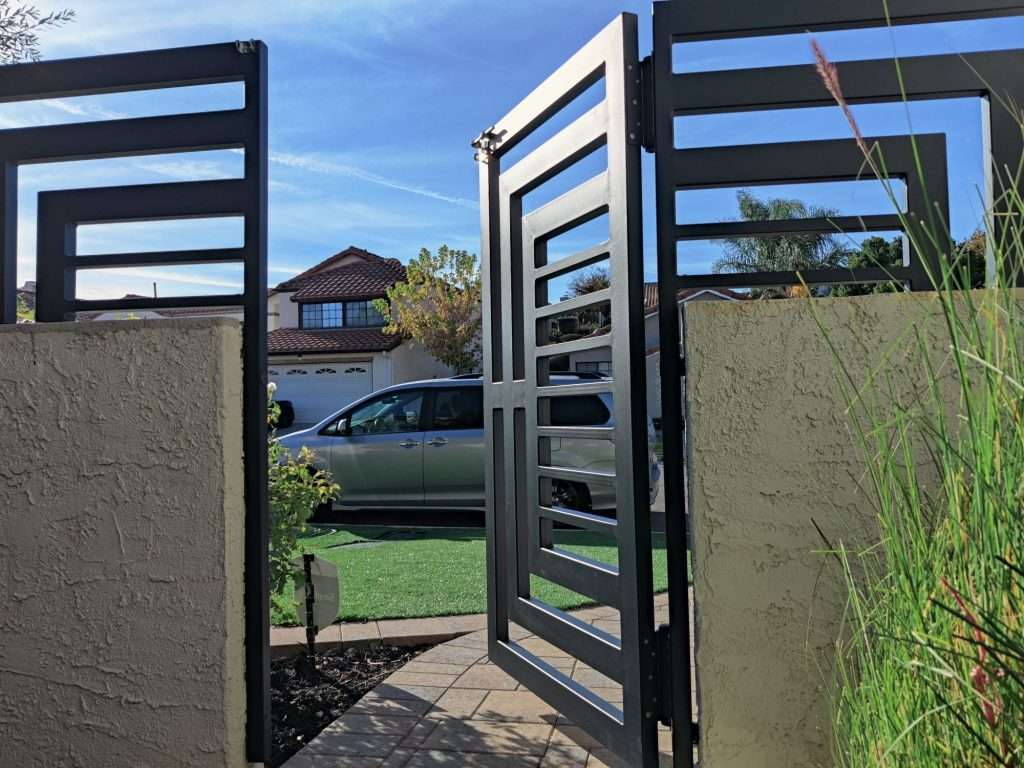 Award winning steel gate made of 3x1.5 in steel profiles, powder coated finish